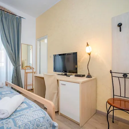 Apartment Rossella 2-3 *
